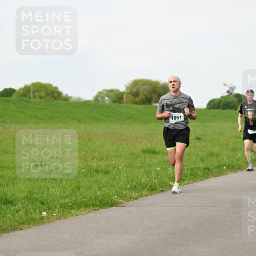 10.05.2026 - 8. Wedeler Halbmarathon Dr. Thomas Lammeyer http://msf.ph/oto/9697899 10.05.2026 11:30:56 Laufen 1051 meine-sportfotos.de