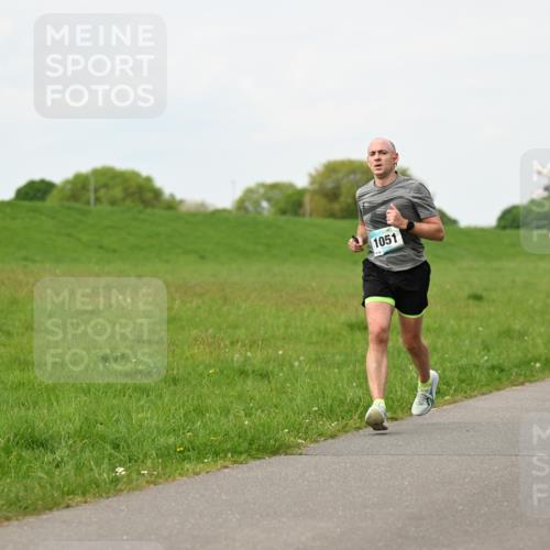 10.05.2026 - 8. Wedeler Halbmarathon Dr. Thomas Lammeyer http://msf.ph/oto/9697901 10.05.2026 11:30:56 Laufen 1051, 392 meine-sportfotos.de