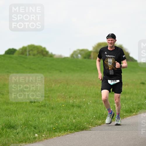 10.05.2026 - 8. Wedeler Halbmarathon Dr. Thomas Lammeyer http://msf.ph/oto/9697914 10.05.2026 11:30:58 Laufen 394 meine-sportfotos.de