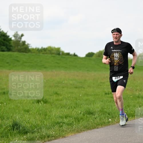 10.05.2026 - 8. Wedeler Halbmarathon Dr. Thomas Lammeyer http://msf.ph/oto/9697922 10.05.2026 11:30:59 Laufen 392 meine-sportfotos.de