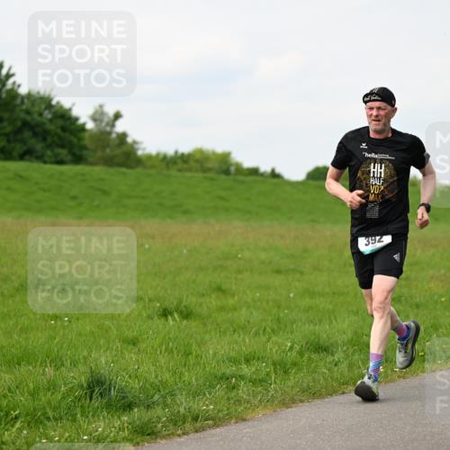 10.05.2026 - 8. Wedeler Halbmarathon Dr. Thomas Lammeyer http://msf.ph/oto/9697923 10.05.2026 11:30:59 Laufen 392 meine-sportfotos.de