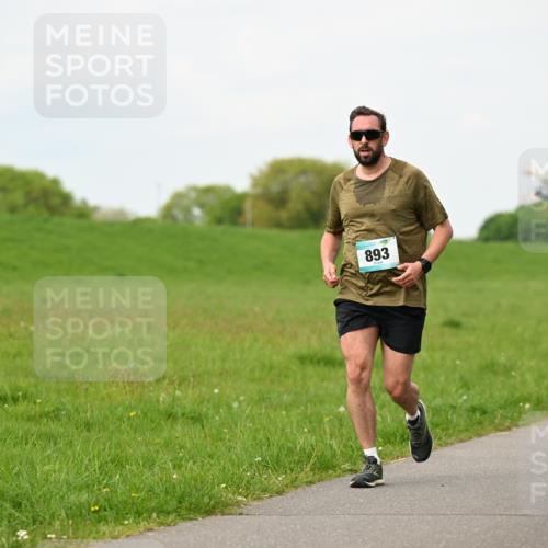 10.05.2026 - 8. Wedeler Halbmarathon Dr. Thomas Lammeyer http://msf.ph/oto/9697932 10.05.2026 11:31:10 Laufen 893 meine-sportfotos.de
