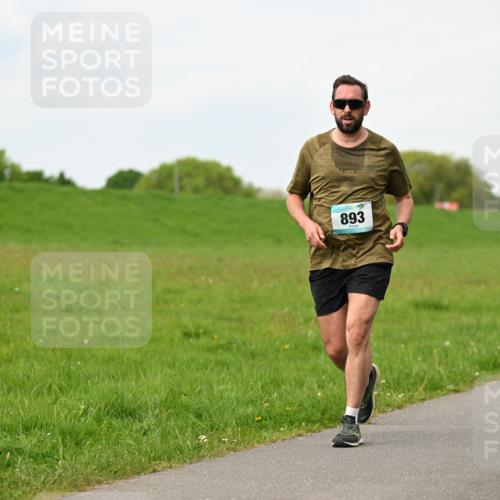 10.05.2026 - 8. Wedeler Halbmarathon Dr. Thomas Lammeyer http://msf.ph/oto/9697942 10.05.2026 11:31:11 Laufen 893 meine-sportfotos.de