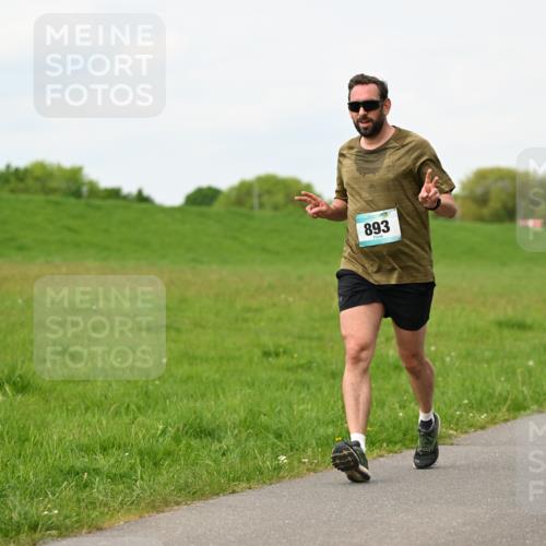 10.05.2026 - 8. Wedeler Halbmarathon Dr. Thomas Lammeyer http://msf.ph/oto/9697945 10.05.2026 11:31:11 Laufen 893 meine-sportfotos.de