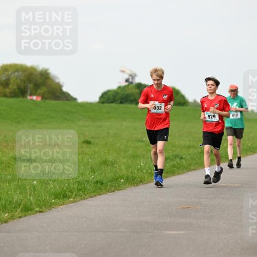 10.05.2026 - 8. Wedeler Halbmarathon Dr. Thomas Lammeyer http://msf.ph/oto/9697949 10.05.2026 11:31:13 Laufen 932, 929, 812 meine-sportfotos.de