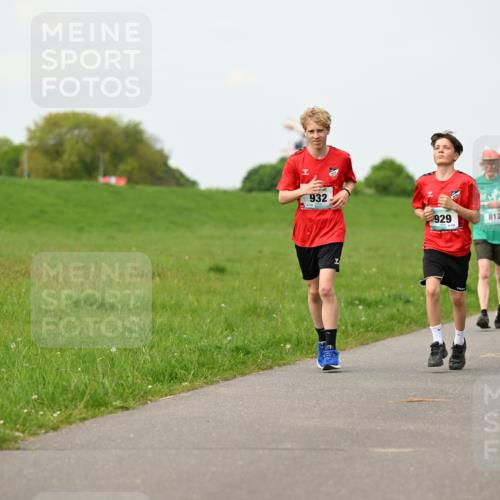 10.05.2026 - 8. Wedeler Halbmarathon Dr. Thomas Lammeyer http://msf.ph/oto/9697954 10.05.2026 11:31:13 Laufen 932, 929, 812 meine-sportfotos.de