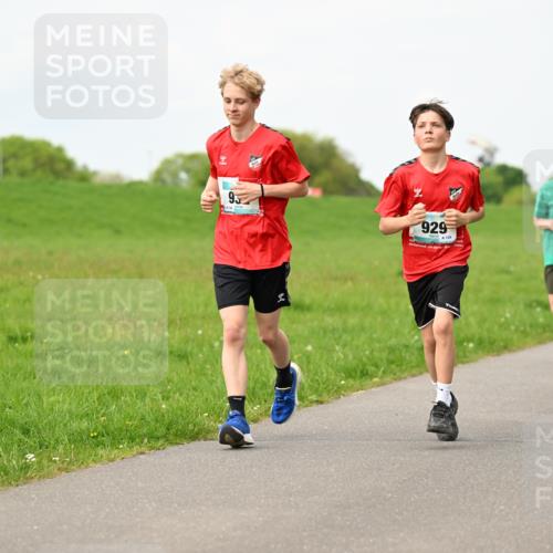 10.05.2026 - 8. Wedeler Halbmarathon Dr. Thomas Lammeyer http://msf.ph/oto/9697970 10.05.2026 11:31:16 Laufen 929, 812 meine-sportfotos.de