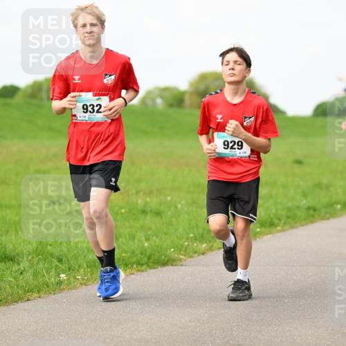 10.05.2026 - 8. Wedeler Halbmarathon Dr. Thomas Lammeyer http://msf.ph/oto/9697975 10.05.2026 11:31:17 Laufen 932, 130, 929, 129, 312 meine-sportfotos.de