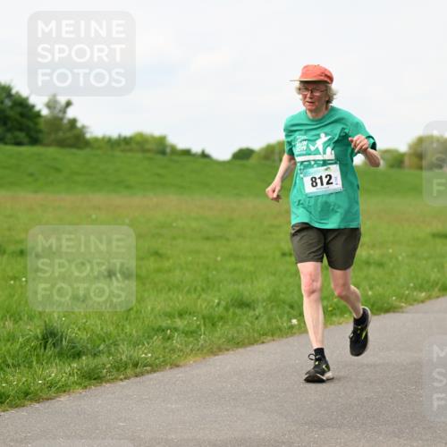 10.05.2026 - 8. Wedeler Halbmarathon Dr. Thomas Lammeyer http://msf.ph/oto/9697996 10.05.2026 11:31:20 Laufen 812 meine-sportfotos.de