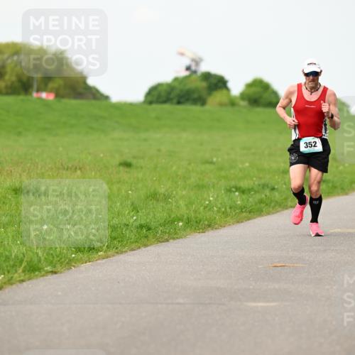 10.05.2026 - 8. Wedeler Halbmarathon Dr. Thomas Lammeyer http://msf.ph/oto/9698001 10.05.2026 11:31:23 Laufen 352 meine-sportfotos.de