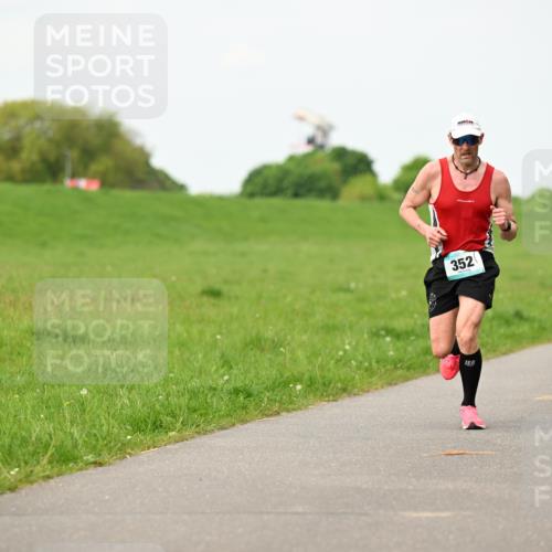 10.05.2026 - 8. Wedeler Halbmarathon Dr. Thomas Lammeyer http://msf.ph/oto/9698005 10.05.2026 11:31:24 Laufen 352 meine-sportfotos.de
