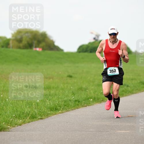 10.05.2026 - 8. Wedeler Halbmarathon Dr. Thomas Lammeyer http://msf.ph/oto/9698011 10.05.2026 11:31:25 Laufen 352 meine-sportfotos.de