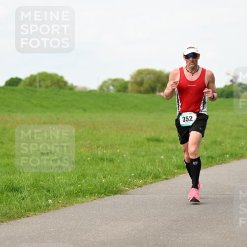 10.05.2026 - 8. Wedeler Halbmarathon Dr. Thomas Lammeyer http://msf.ph/oto/9698020 10.05.2026 11:31:26 Laufen 352 meine-sportfotos.de