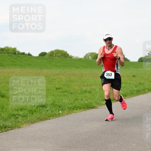 10.05.2026 - 8. Wedeler Halbmarathon Dr. Thomas Lammeyer http://msf.ph/oto/9698024 10.05.2026 11:31:27 Laufen 352 meine-sportfotos.de