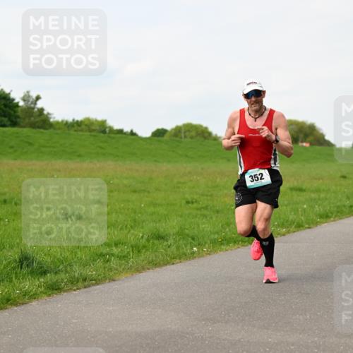 10.05.2026 - 8. Wedeler Halbmarathon Dr. Thomas Lammeyer http://msf.ph/oto/9698026 10.05.2026 11:31:27 Laufen 352 meine-sportfotos.de
