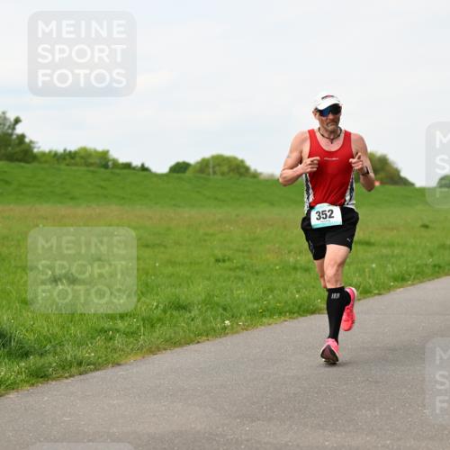 10.05.2026 - 8. Wedeler Halbmarathon Dr. Thomas Lammeyer http://msf.ph/oto/9698027 10.05.2026 11:31:27 Laufen 352 meine-sportfotos.de