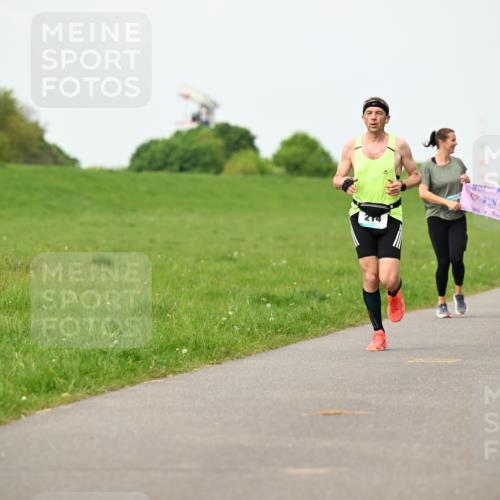 10.05.2026 - 8. Wedeler Halbmarathon Dr. Thomas Lammeyer http://msf.ph/oto/9698029 10.05.2026 11:31:29 Laufen 581 meine-sportfotos.de