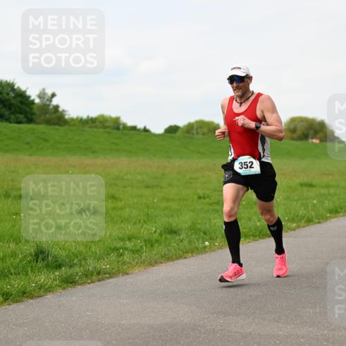 10.05.2026 - 8. Wedeler Halbmarathon Dr. Thomas Lammeyer http://msf.ph/oto/9698030 10.05.2026 11:31:27 Laufen 352 meine-sportfotos.de