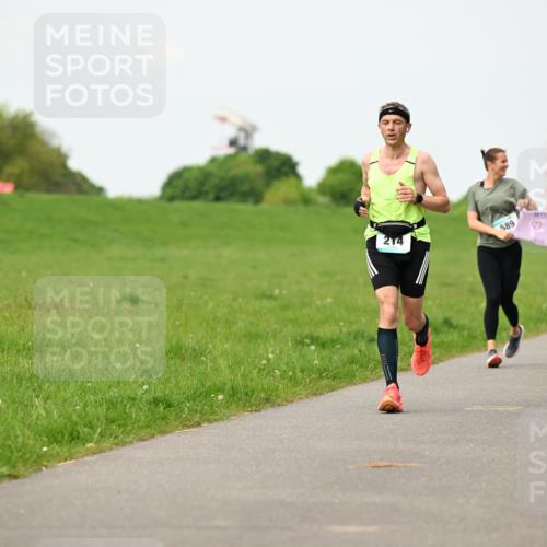 10.05.2026 - 8. Wedeler Halbmarathon Dr. Thomas Lammeyer http://msf.ph/oto/9698034 10.05.2026 11:31:29 Laufen 589, 581, 210 meine-sportfotos.de