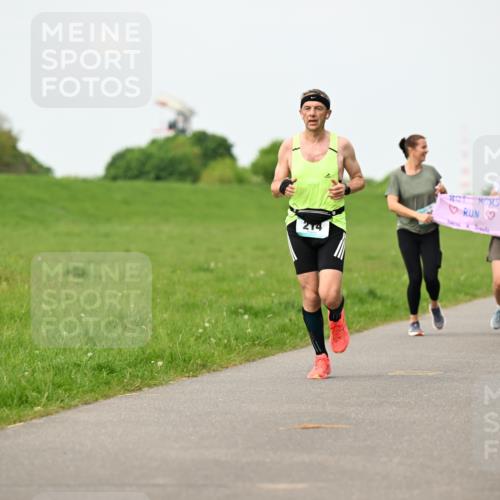 10.05.2026 - 8. Wedeler Halbmarathon Dr. Thomas Lammeyer http://msf.ph/oto/9698036 10.05.2026 11:31:29 Laufen 581 meine-sportfotos.de
