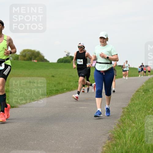 10.05.2026 - 8. Wedeler Halbmarathon Dr. Thomas Lammeyer http://msf.ph/oto/9698047 10.05.2026 11:31:33 Laufen 2104 meine-sportfotos.de