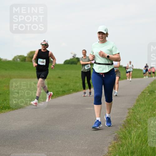 10.05.2026 - 8. Wedeler Halbmarathon Dr. Thomas Lammeyer http://msf.ph/oto/9698052 10.05.2026 11:31:33 Laufen 2104 meine-sportfotos.de