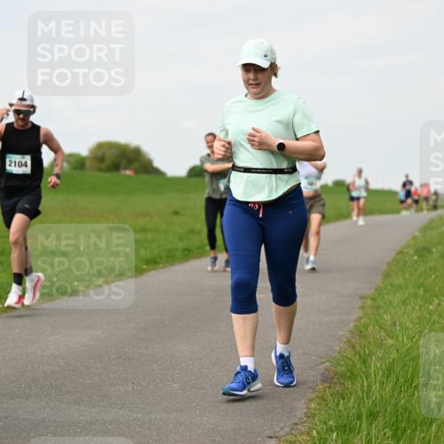 10.05.2026 - 8. Wedeler Halbmarathon Dr. Thomas Lammeyer http://msf.ph/oto/9698055 10.05.2026 11:31:34 Laufen 2104 meine-sportfotos.de