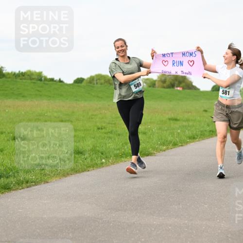 10.05.2026 - 8. Wedeler Halbmarathon Dr. Thomas Lammeyer http://msf.ph/oto/9698071 10.05.2026 11:31:36 Laufen 589, 581 meine-sportfotos.de