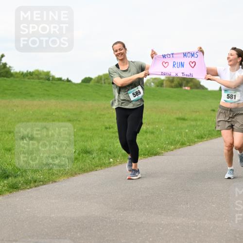 10.05.2026 - 8. Wedeler Halbmarathon Dr. Thomas Lammeyer http://msf.ph/oto/9698072 10.05.2026 11:31:37 Laufen 589, 581 meine-sportfotos.de