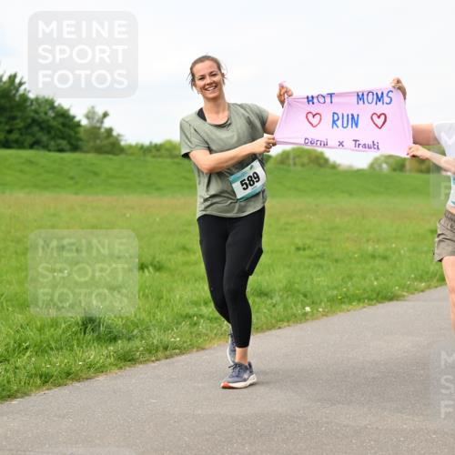 10.05.2026 - 8. Wedeler Halbmarathon Dr. Thomas Lammeyer http://msf.ph/oto/9698077 10.05.2026 11:31:37 Laufen 589, 581 meine-sportfotos.de