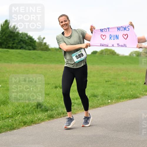 10.05.2026 - 8. Wedeler Halbmarathon Dr. Thomas Lammeyer http://msf.ph/oto/9698078 10.05.2026 11:31:37 Laufen 589, 581 meine-sportfotos.de