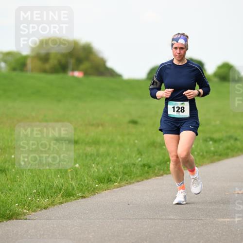 10.05.2026 - 8. Wedeler Halbmarathon Dr. Thomas Lammeyer http://msf.ph/oto/9698110 10.05.2026 11:31:45 Laufen 128 meine-sportfotos.de