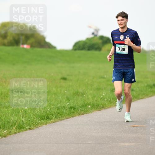 10.05.2026 - 8. Wedeler Halbmarathon Dr. Thomas Lammeyer http://msf.ph/oto/9698123 10.05.2026 11:31:48 Laufen 738 meine-sportfotos.de