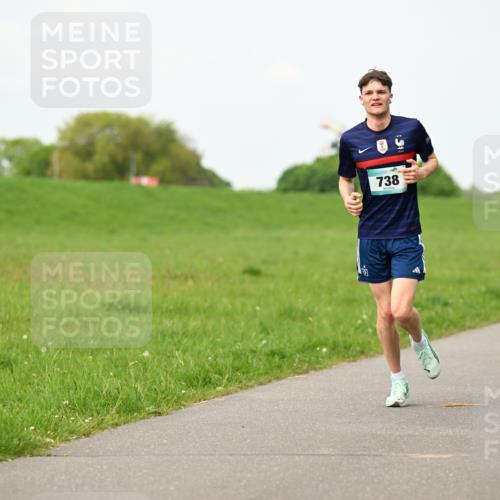 10.05.2026 - 8. Wedeler Halbmarathon Dr. Thomas Lammeyer http://msf.ph/oto/9698128 10.05.2026 11:31:48 Laufen 738, 1020 meine-sportfotos.de