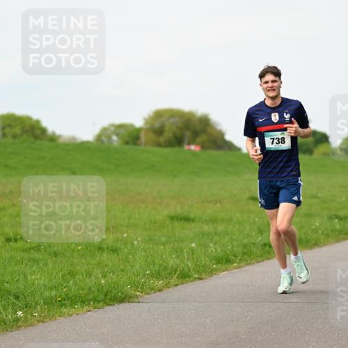 10.05.2026 - 8. Wedeler Halbmarathon Dr. Thomas Lammeyer http://msf.ph/oto/9698133 10.05.2026 11:31:49 Laufen 738 meine-sportfotos.de