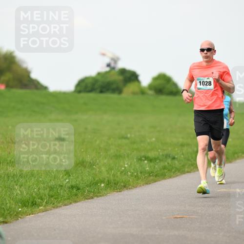 10.05.2026 - 8. Wedeler Halbmarathon Dr. Thomas Lammeyer http://msf.ph/oto/9698137 10.05.2026 11:31:50 Laufen 1028 meine-sportfotos.de