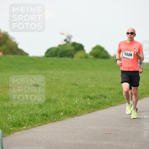 10.05.2026 - 8. Wedeler Halbmarathon Dr. Thomas Lammeyer http://msf.ph/oto/9698138 10.05.2026 11:31:50 Laufen 1028 meine-sportfotos.de