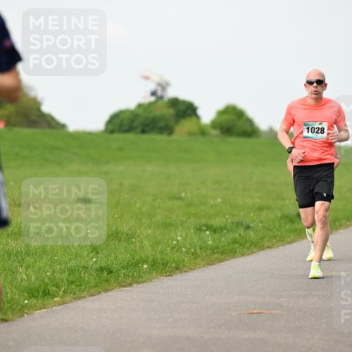 10.05.2026 - 8. Wedeler Halbmarathon Dr. Thomas Lammeyer http://msf.ph/oto/9698140 10.05.2026 11:31:50 Laufen 738, 1028 meine-sportfotos.de