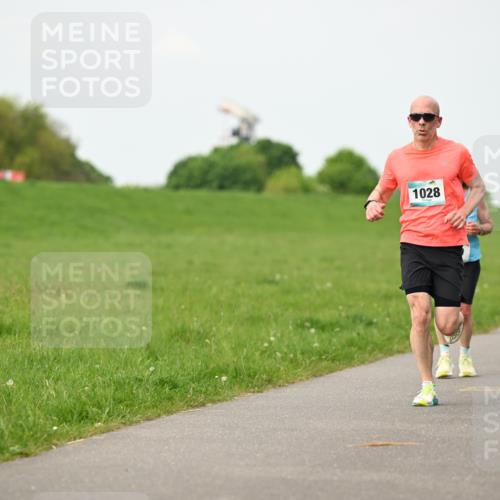 10.05.2026 - 8. Wedeler Halbmarathon Dr. Thomas Lammeyer http://msf.ph/oto/9698141 10.05.2026 11:31:50 Laufen 1028 meine-sportfotos.de