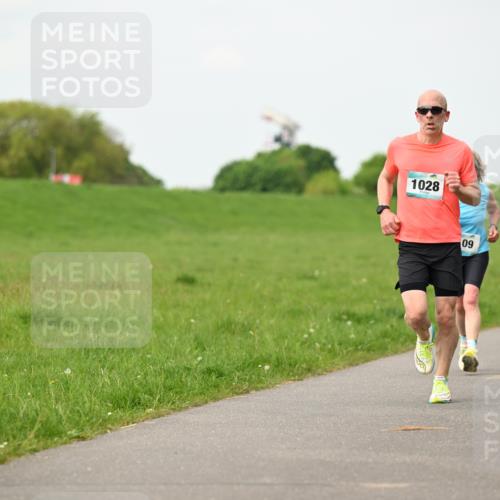 10.05.2026 - 8. Wedeler Halbmarathon Dr. Thomas Lammeyer http://msf.ph/oto/9698143 10.05.2026 11:31:51 Laufen 1028 meine-sportfotos.de