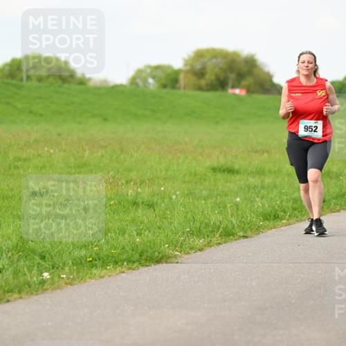 10.05.2026 - 8. Wedeler Halbmarathon Dr. Thomas Lammeyer http://msf.ph/oto/9698175 10.05.2026 11:31:59 Laufen 952 meine-sportfotos.de