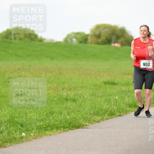 10.05.2026 - 8. Wedeler Halbmarathon Dr. Thomas Lammeyer http://msf.ph/oto/9698177 10.05.2026 11:32:00 Laufen 952 meine-sportfotos.de