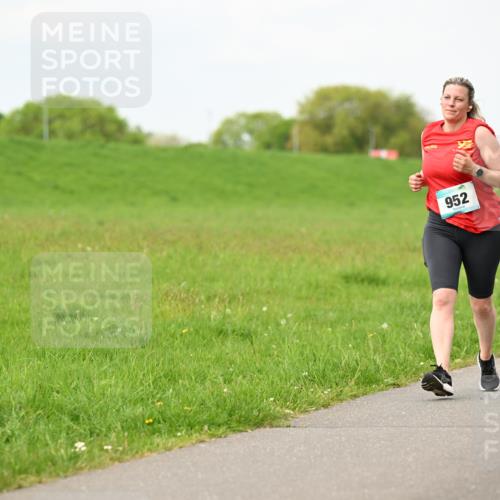 10.05.2026 - 8. Wedeler Halbmarathon Dr. Thomas Lammeyer http://msf.ph/oto/9698178 10.05.2026 11:32:00 Laufen 952 meine-sportfotos.de