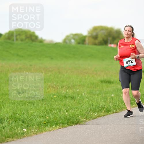 10.05.2026 - 8. Wedeler Halbmarathon Dr. Thomas Lammeyer http://msf.ph/oto/9698179 10.05.2026 11:32:00 Laufen 952 meine-sportfotos.de