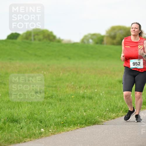 10.05.2026 - 8. Wedeler Halbmarathon Dr. Thomas Lammeyer http://msf.ph/oto/9698182 10.05.2026 11:32:00 Laufen 952 meine-sportfotos.de