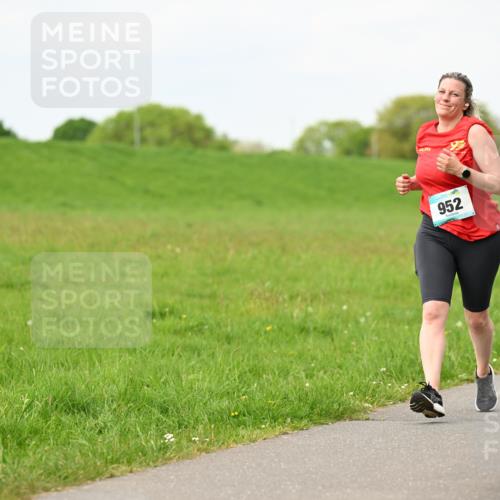 10.05.2026 - 8. Wedeler Halbmarathon Dr. Thomas Lammeyer http://msf.ph/oto/9698183 10.05.2026 11:32:00 Laufen 952 meine-sportfotos.de