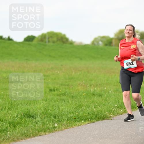 10.05.2026 - 8. Wedeler Halbmarathon Dr. Thomas Lammeyer http://msf.ph/oto/9698184 10.05.2026 11:32:00 Laufen 952 meine-sportfotos.de
