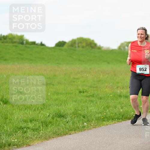 10.05.2026 - 8. Wedeler Halbmarathon Dr. Thomas Lammeyer http://msf.ph/oto/9698187 10.05.2026 11:32:01 Laufen 952 meine-sportfotos.de