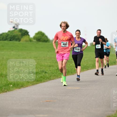 10.05.2026 - 8. Wedeler Halbmarathon Dr. Thomas Lammeyer http://msf.ph/oto/9698221 10.05.2026 11:32:12 Laufen 402, 221, 628, 585, 2035 meine-sportfotos.de