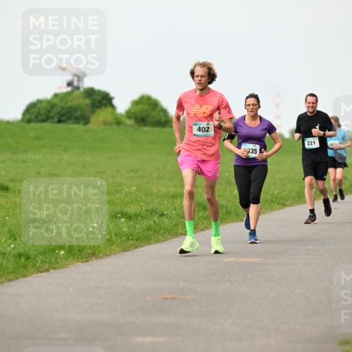 10.05.2026 - 8. Wedeler Halbmarathon Dr. Thomas Lammeyer http://msf.ph/oto/9698224 10.05.2026 11:32:12 Laufen 402, 221, 628, 035, 585 meine-sportfotos.de
